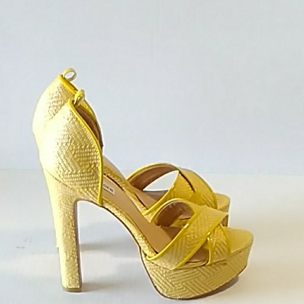 Steve Madden Peep Toe Canary Pumps! EUC! - Picture 3 of 5